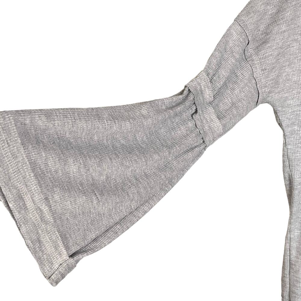 Nordstrom Baea Los Angeles V-Neck Waffle Flare Sleeve Top Gray Knit M - Picture 4 of 6